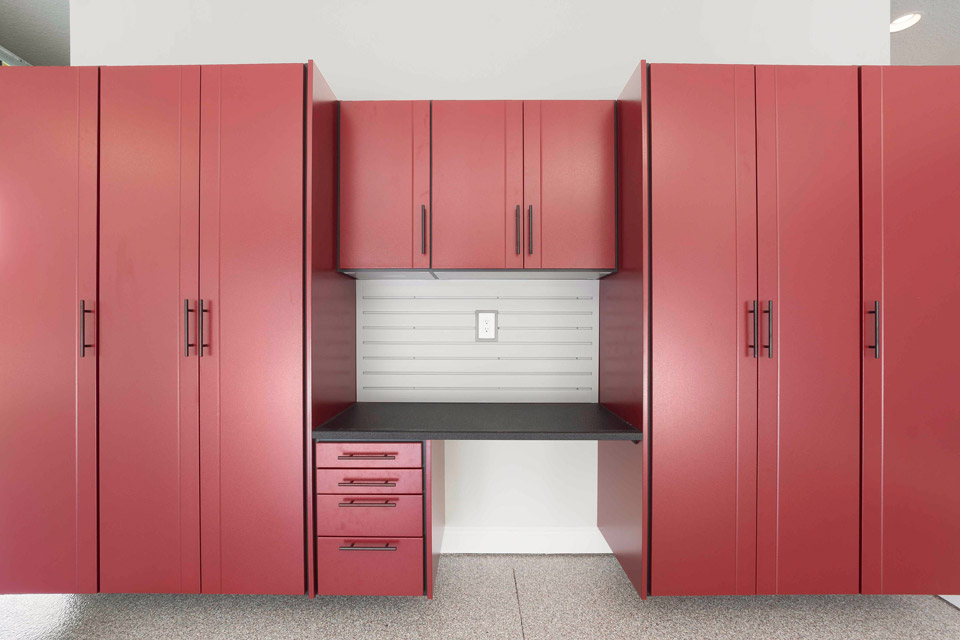 https://www.closetartusa.com/wp-content/uploads/2018/10/custom-garage-cabinets-tampa-bay.jpg